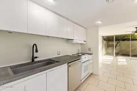 Kitchen - 4411 N 40th St #55, Phoenix, AZ 85018 photo 2 of 2