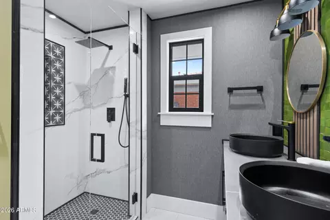 Bath - 3616 E Fairmount Ave, Phoenix, AZ 85018 photo 3 of 7