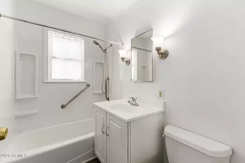 Bath - 8920 N 10th St, Phoenix, AZ 85020 photo 1 of 1