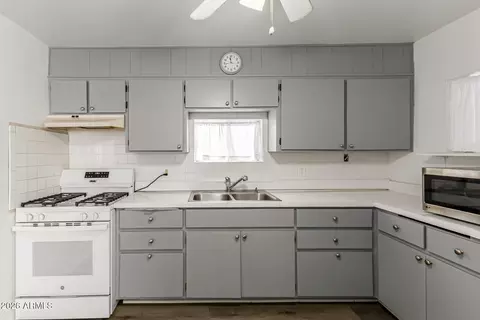 Kitchen - 8920 N 10th St, Phoenix, AZ 85020 photo 2 of 2