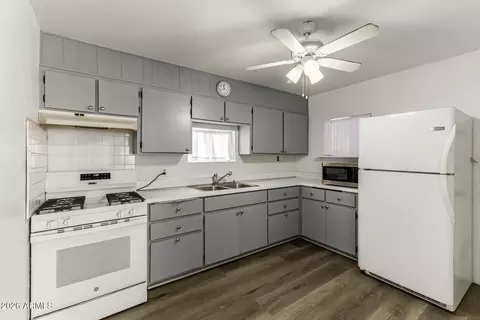 Kitchen - 8920 N 10th St, Phoenix, AZ 85020 photo 1 of 2