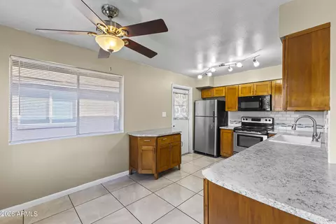 Kitchen - 2015 E Southern Ave #22, Tempe, AZ 85282 photo 1 of 3
