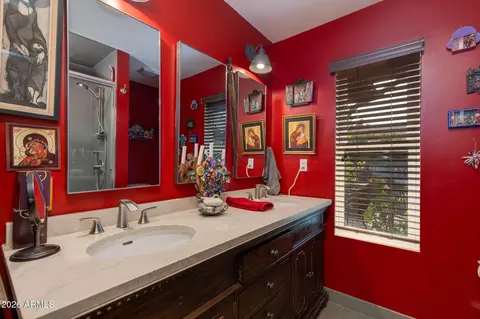 Bath - 2038 E Pasadena Ave, Phoenix, AZ 85016 photo 3 of 3
