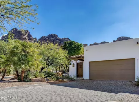 5800 N Echo Canyon Ln, Phoenix, AZ 85018