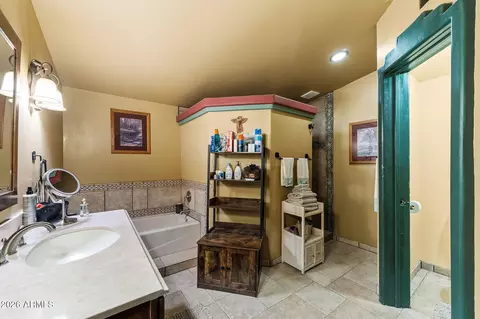 Bath - 385 N Tomahawk Rd, Apache Junction, AZ 85119 photo 1 of 3