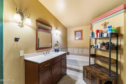 Bath - 385 N Tomahawk Rd, Apache Junction, AZ 85119 photo 2 of 3