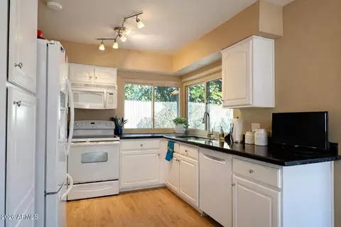 Kitchen - 1508 E Weathervane Ln, Tempe, AZ 85283 photo 1 of 2