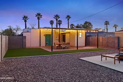 Exterior - 1346 E Palm Ln, Phoenix, AZ 85006 photo 2 of 14