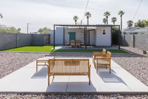 Exterior - 1346 E Palm Ln, Phoenix, AZ 85006 photo 6 of 14