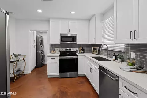 Kitchen - 1346 E Palm Ln, Phoenix, AZ 85006 photo 2 of 3