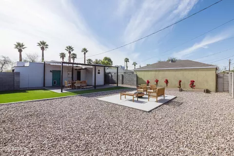 Exterior - 1346 E Palm Ln, Phoenix, AZ 85006 photo 5 of 14