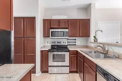 Kitchen - 2402 E 5th St #1402, Tempe, AZ 85281 photo 1 of 2