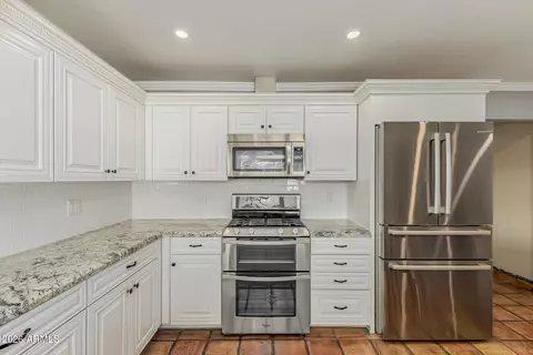 Kitchen - 1003 E Watson Dr, Tempe, AZ 85283 photo 6 of 6