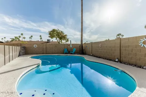 Exterior - 1003 E Watson Dr, Tempe, AZ 85283 photo 6 of 8