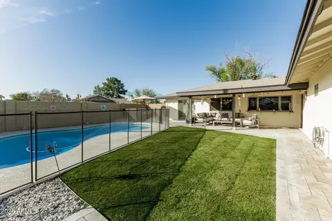 Exterior - 1003 E Watson Dr, Tempe, AZ 85283 photo 4 of 8