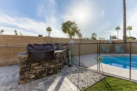 Exterior - 1003 E Watson Dr, Tempe, AZ 85283 photo 5 of 8