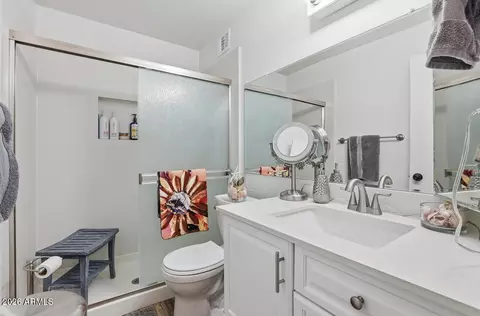 Bath - 3444 E Paradise Dr, Phoenix, AZ 85028 photo 1 of 4