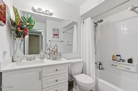 Bath - 3444 E Paradise Dr, Phoenix, AZ 85028 photo 3 of 4