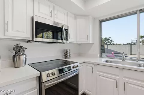 Kitchen - 3444 E Paradise Dr, Phoenix, AZ 85028 photo 4 of 4