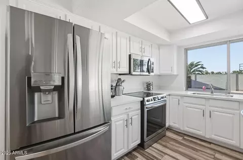 Kitchen - 3444 E Paradise Dr, Phoenix, AZ 85028 photo 2 of 4