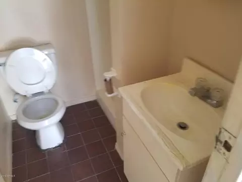 Bath - 1165 E 10th St, Douglas, AZ 85607 photo 5 of 8