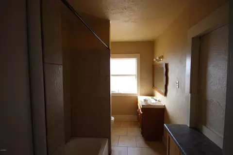 Bath - 1165 E 10th St, Douglas, AZ 85607 photo 2 of 8