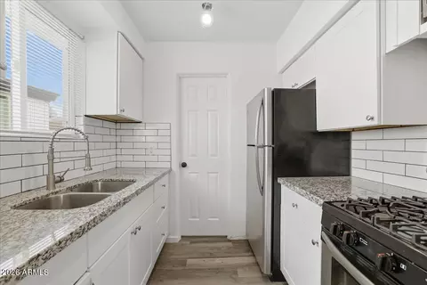 Kitchen - 920 E Montebello Ave, Phoenix, AZ 85014 photo 2 of 4
