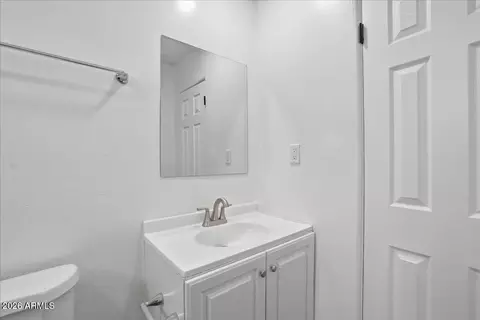 Bath - 920 E Montebello Ave, Phoenix, AZ 85014 photo 2 of 2