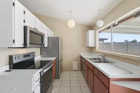Kitchen - 2859 E Impala Ave, Mesa, AZ 85204 photo 2 of 4