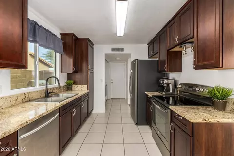 4313 E Desert Trumpet Rd, Phoenix, AZ 85044