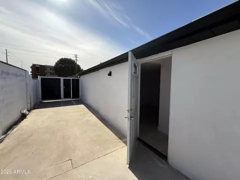 Exterior - 3542 Earll Dr, Phoenix, AZ 85018 photo 7 of 8