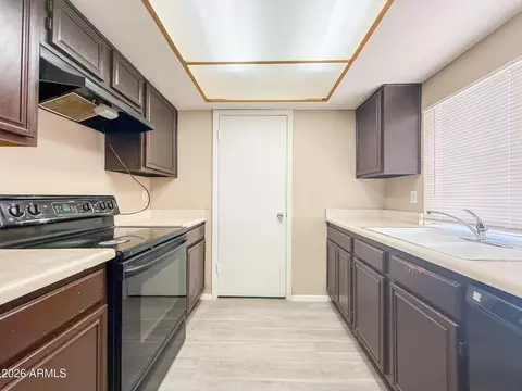 Kitchen - 6935 W Devonshire Ave #1359, Phoenix, AZ 85033 photo 2 of 2