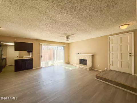 Living - 6935 W Devonshire Ave #1359, Phoenix, AZ 85033 photo 2 of 6