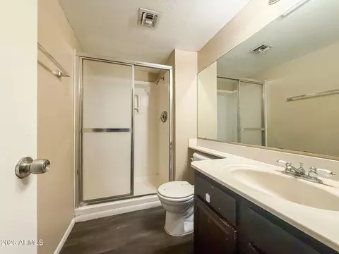 Bath - 6935 W Devonshire Ave #1359, Phoenix, AZ 85033 photo 4 of 4