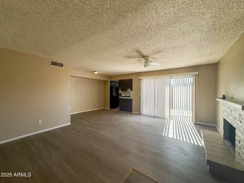 Living - 6935 W Devonshire Ave #1359, Phoenix, AZ 85033 photo 1 of 6