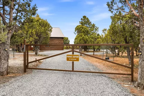 Exterior - 2344 Hellcat Cir, Overgaard, AZ 85933 photo 13 of 15