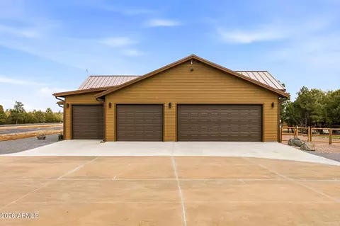 Exterior - 2344 Hellcat Cir, Overgaard, AZ 85933 photo 6 of 15