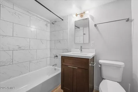 Bath - 813 E Marlette Ave, Phoenix, AZ 85014 photo 5 of 6