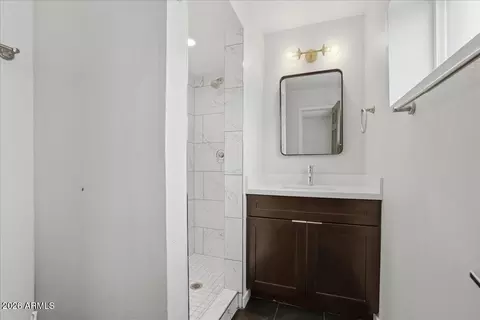 Bath - 813 E Marlette Ave, Phoenix, AZ 85014 photo 6 of 6
