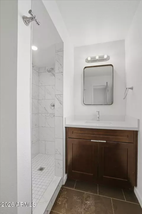 Bath - 813 E Marlette Ave, Phoenix, AZ 85014 photo 1 of 6