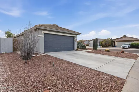 2013 W Prospector Way, San Tan Valley, AZ 85142