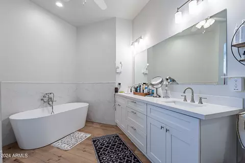 Bath - 15908 E Vaughn Ave, Gilbert, AZ 85234 photo 3 of 10