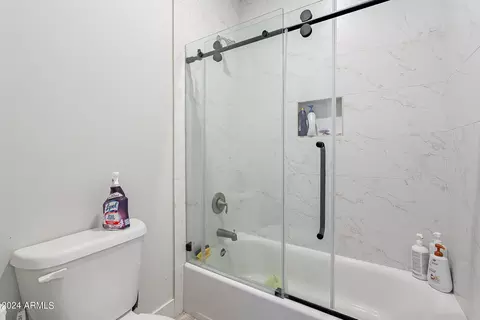 Bath - 15908 E Vaughn Ave, Gilbert, AZ 85234 photo 8 of 10