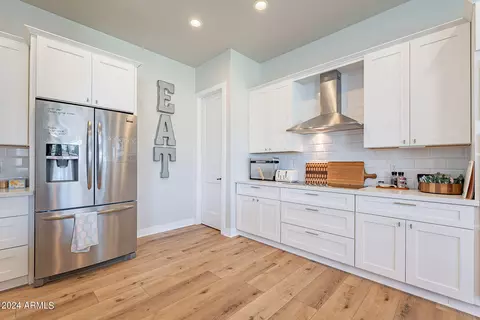 Kitchen - 15908 E Vaughn Ave, Gilbert, AZ 85234 photo 6 of 7