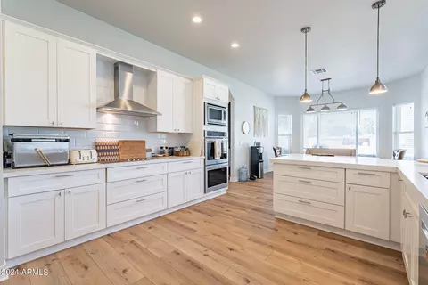 Kitchen - 15908 E Vaughn Ave, Gilbert, AZ 85234 photo 5 of 7