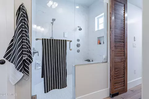 Bath - 15908 E Vaughn Ave, Gilbert, AZ 85234 photo 5 of 10