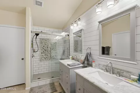 Bath - 2412 E Rosemonte Dr, Phoenix, AZ 85050 photo 2 of 4