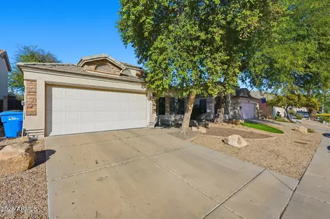Exterior - 2412 E Rosemonte Dr, Phoenix, AZ 85050 photo 3 of 8