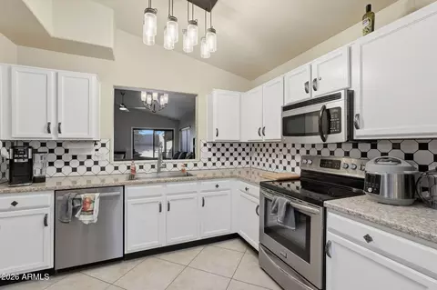 Kitchen - 2412 E Rosemonte Dr, Phoenix, AZ 85050 photo 3 of 4