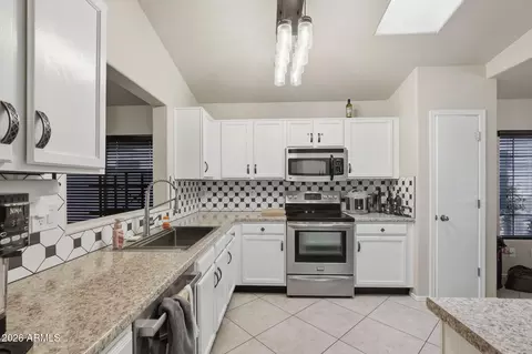 Kitchen - 2412 E Rosemonte Dr, Phoenix, AZ 85050 photo 1 of 4